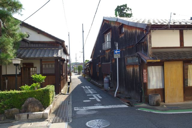 風情な路地が続きます。