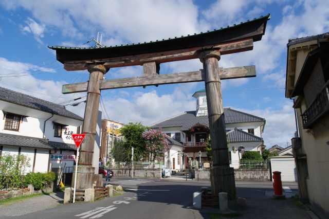 白雲館の前の鳥居に戻ってきました。