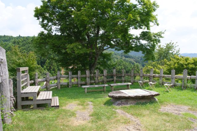 本丸腰曲輪３の広場へ。