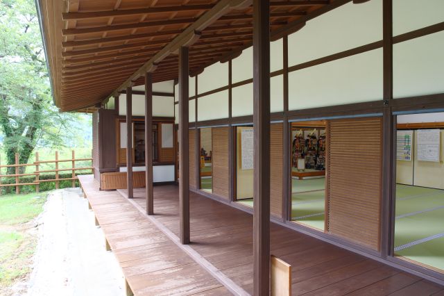 2弾になっている縁側は広縁と落縁。