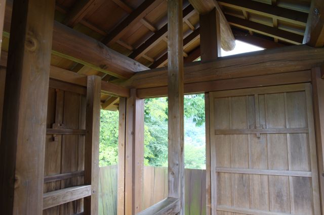 木造感の強い櫓。