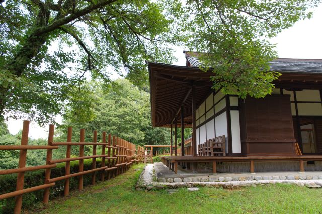 搦手門から出ます。