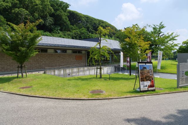 れきしるこまき（小牧山城史跡情報館）があります。
