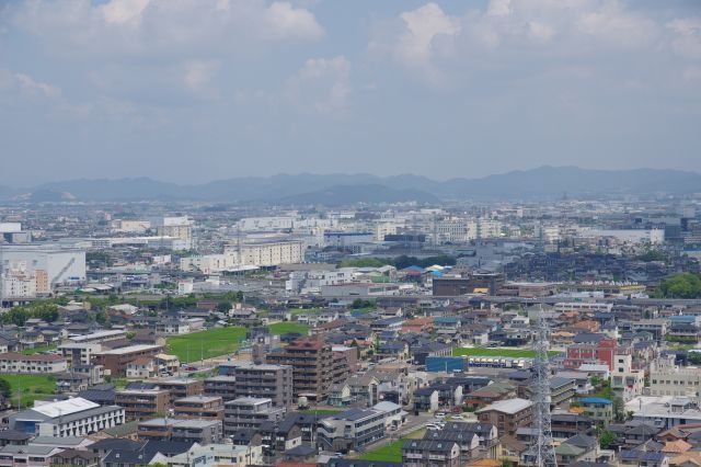 左の方には犬山城（直接認識できず）。
