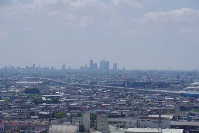 JRセントラルタワーズなど名駅のビル群。