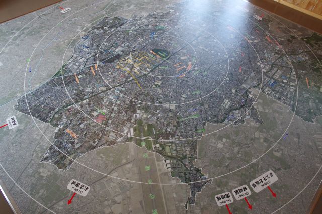 地面のマップで近隣の史跡の位置関係が分かります。