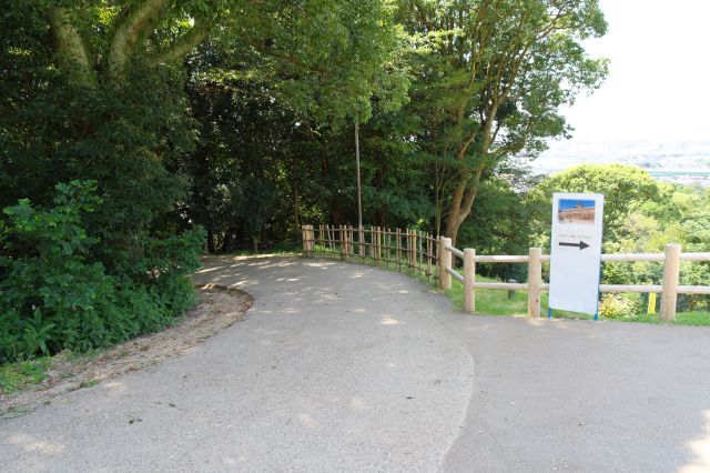 今度は左側から山を下ります。