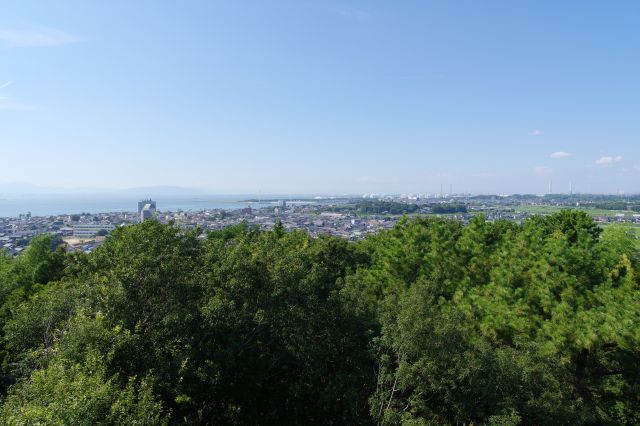 北側を俯瞰、臨海工業地帯。
