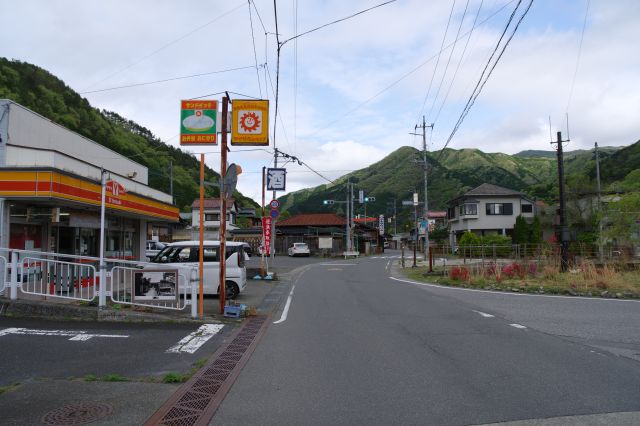 静かで落ち着いた町並みが続きます。