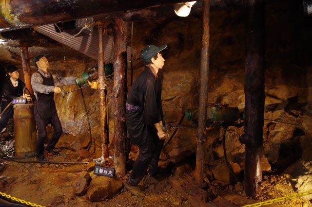 明治・大正時代の展示へ。電化、機械化されて雰囲気が変わり、効率が向上しています。