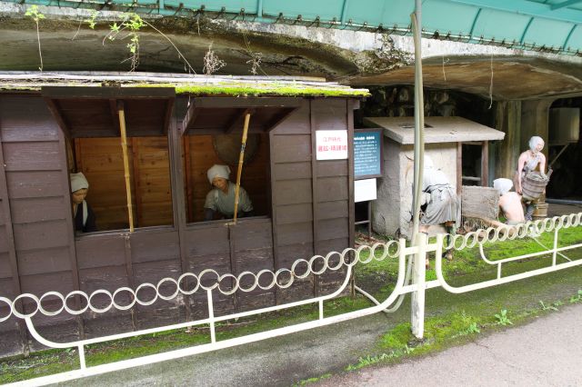 左側にも様々な展示があります。