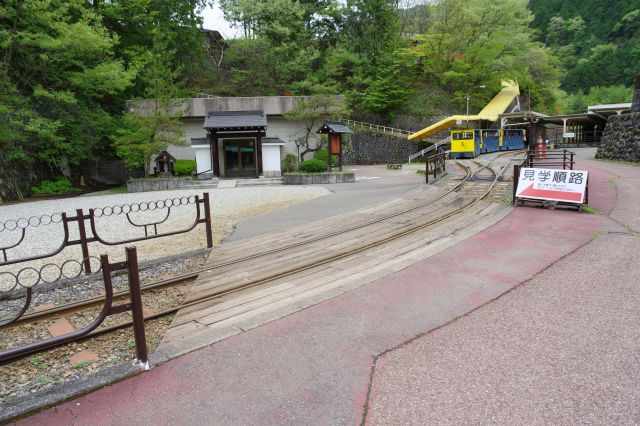 線路を渡る順路。