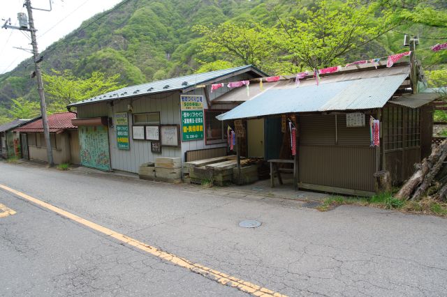 「自由図書」というスポット、何か印象的な場所です。