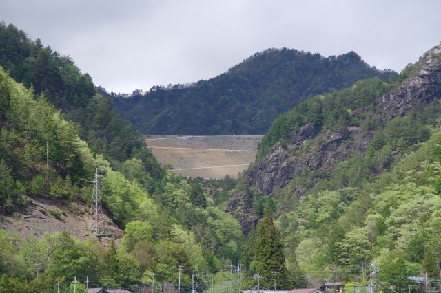 ダムらしきは簀子橋堆積場、銅山の鉱滓を沈澱させる施設。負の遺産がありました。