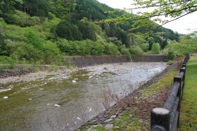渡良瀬川の流れや聞こえる音が心地よいです。