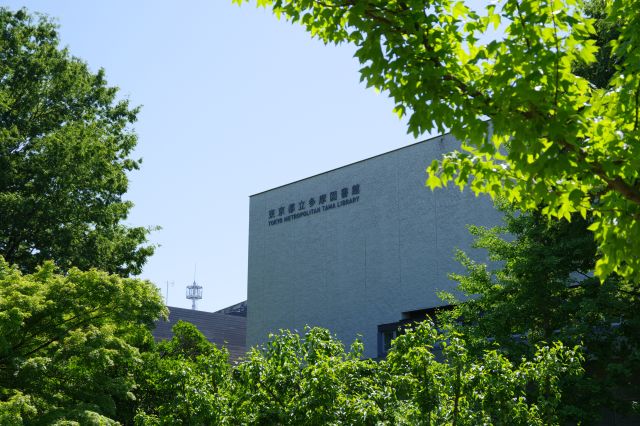 図書館の建物。