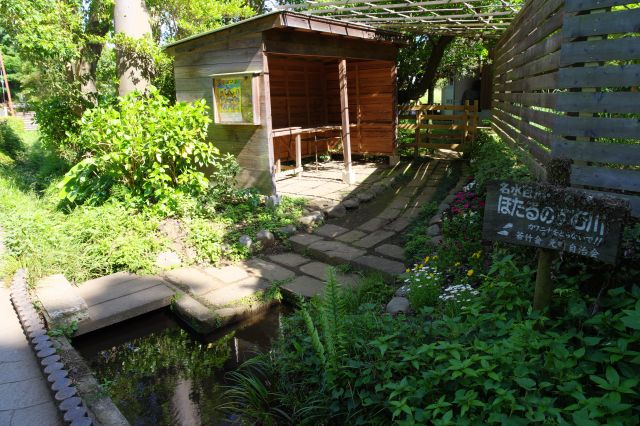 素朴な無人販売所があります。