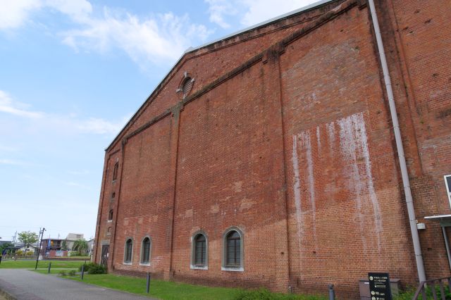 近くから見上げる迫力。