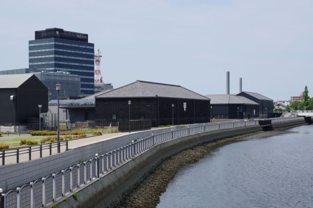 船方橋から眺める右岸。