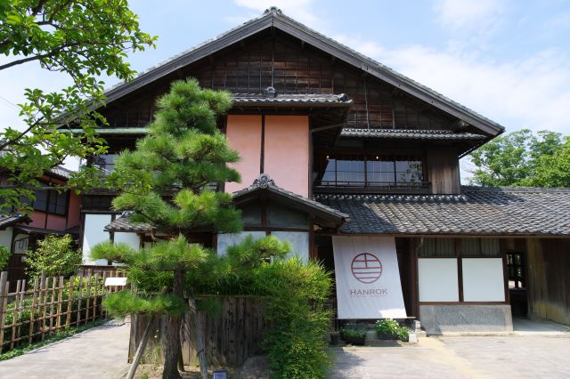 中は旧中埜半六邸です。