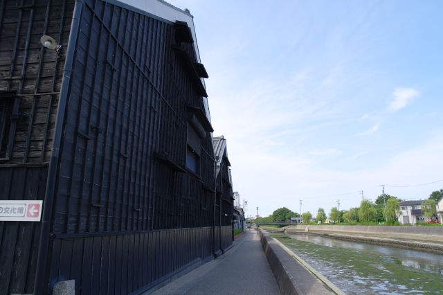 ここまで沢山の黒い蔵が見られました。