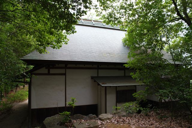 森の中にひっそり佇む書院でした。