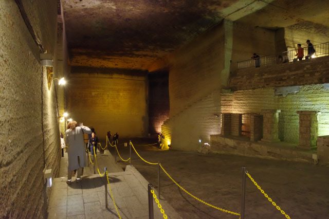 中心の通りを下って行きます。