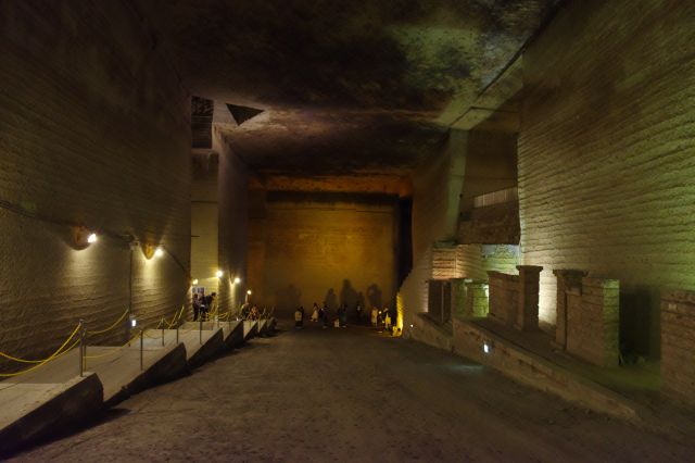 傾斜部分から見た下方。