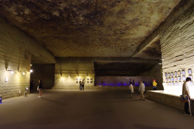 アート作品の展示エリアへ戻ります。