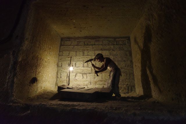 採掘する人のオブジェなども。