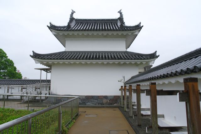 南西角にある富士見櫓へ。こちら側に窓は無し。