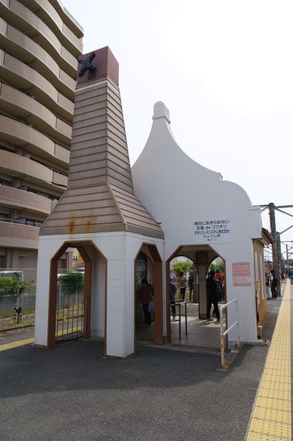 その先には銚子電鉄の駅舎・待合室があります。