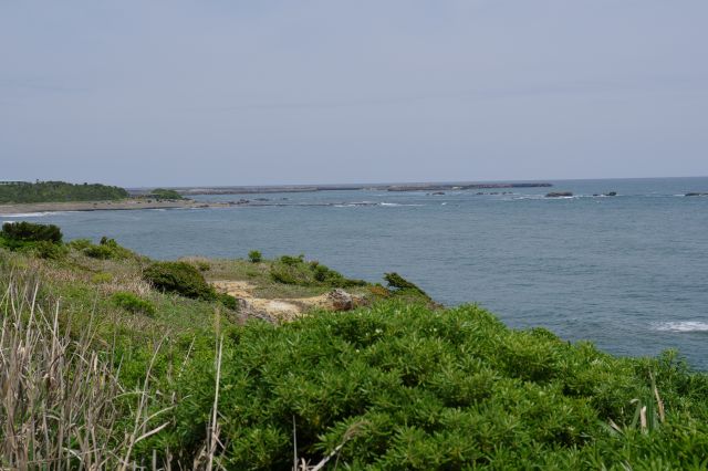 北側、海鹿島(あしかじま)や港の防波堤。