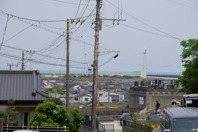 坂の下は利根川河口部の町並みが見えます。