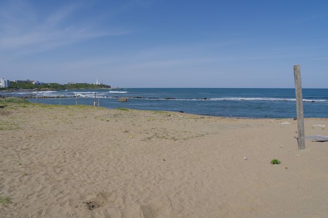 長崎海水浴場の砂浜、オフシーズンのため静か。