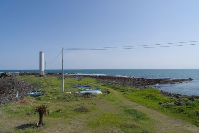 長く続く開放的な水平線、海風を感じながら絶景を楽しみます。