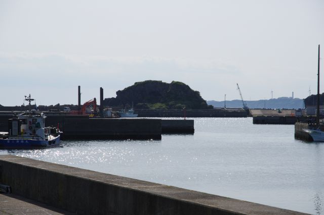 奥には千騎ケ岩（せんがいわ）が見えます。
