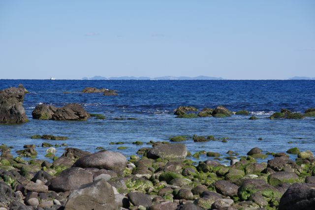 奥に見える陸地、蜃気楼ぎみ。