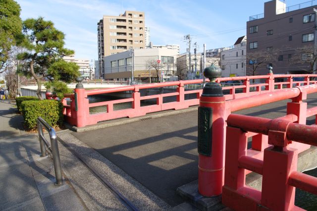 荏原神社は対岸となった南品川宿の鎮守の神社です。