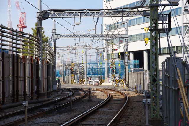 左には八ツ山橋手前の踏切が見えます。