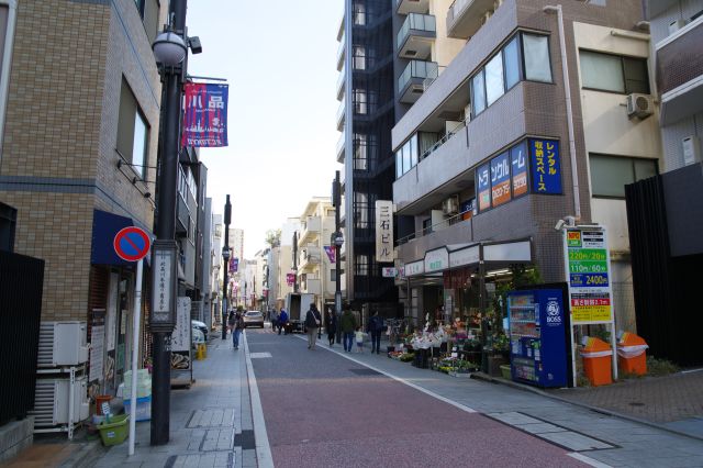 生活感のある町並みが続きます。