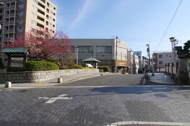 旧東海道・北品川宿を南下し品川橋へ。歩道の幅が広い橋です。