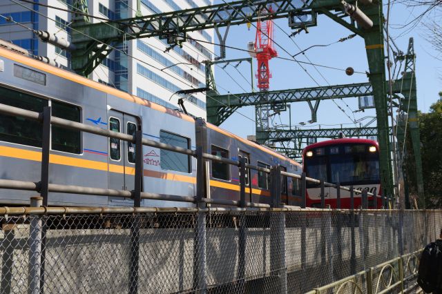 京成線と京急線。
