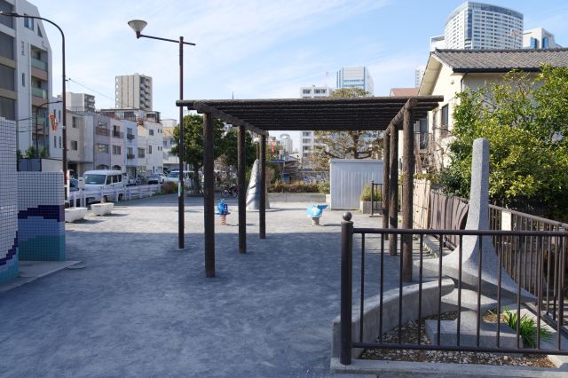 隣接する利田神社と共に歴史を伝えます。